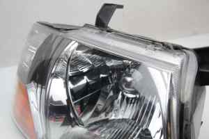 MITSUBISHI PAJERO NP Right Headlight (2002 2003 2004 2005 2006)