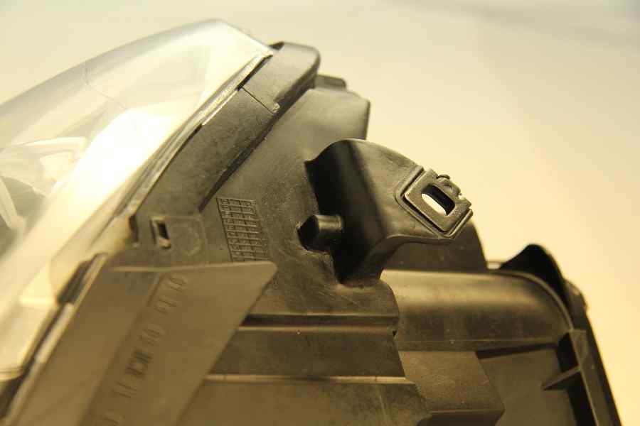VOLKSWAGEN EOS 1F Convertible (Early) Right Headlight (2007 2008 2009 2010 2011)