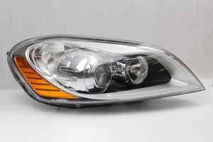 VOLVO XC60 WAGON (Gen 1 Early/Xenon) Right Headlight (2009 2010 2011 2012 2013 2014)