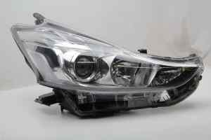 TOYOTA PRIUS-V XW40 (Series 2) Right Headlight (2015 2016 2017 2018 2019 2020 2021 2022)