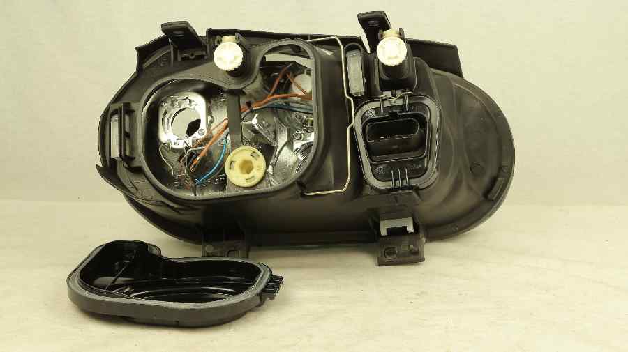 VOLKSWAGEN GOLF Mk4 Left Headlight (1998 1999 2000 2001 2002 2003 2004)