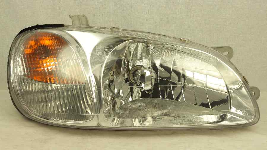 KIA CARNIVAL WAGON (Gen 1/Early) Right Headlight (1999 2000 2001)