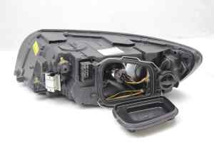 VOLVO V50 WAGON Right Headlight (2004 2005 2006 2007 2008 2009 2010 2011 2012) [31265701]