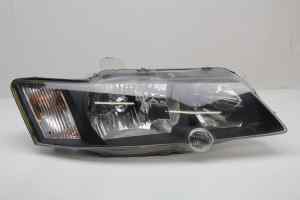 HOLDEN COMMODORE VY (SS/Crewman) Right Headlight (2002 2003 2004)