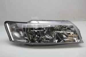 HOLDEN COMMODORE VZ Right Headlight (2004 2005 2006)