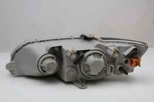 HOLDEN COMMODORE VZ Right Headlight (2004 2005 2006)