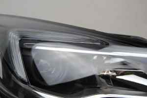 HOLDEN ASTRA BK Right Headlight (2016) [39077803]