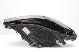 VOLVO XC40 WAGON S2 Right Headlight (2022) [32404662]