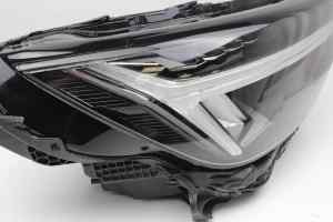 VOLVO XC40 WAGON S2 Right Headlight (2022) [32404662]