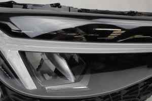 VOLVO XC40 WAGON S2 Right Headlight (2022) [32404662]
