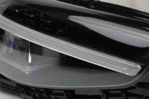 VOLVO XC40 WAGON S2 Right Headlight (2022) [32404662]