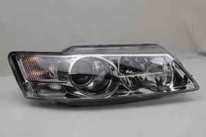 HOLDEN COMMODORE VY Berlina Right Headlight (2002 2003 2004) [92083412]