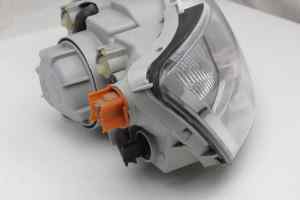 HOLDEN COMMODORE VY Berlina Right Headlight (2002 2003 2004) [92083412]