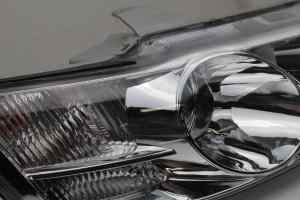 HOLDEN COMMODORE VY Berlina Right Headlight (2002 2003 2004) [92083412]